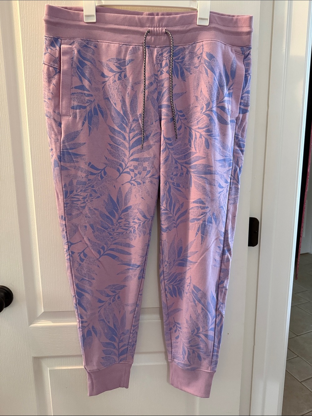 Women's Lavender Palm-Print Jogger Pants